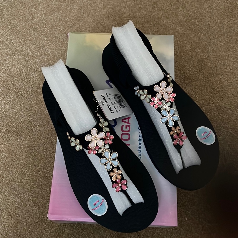 NWT Skechers yoga foam sandals, navy w floral accents, size 8